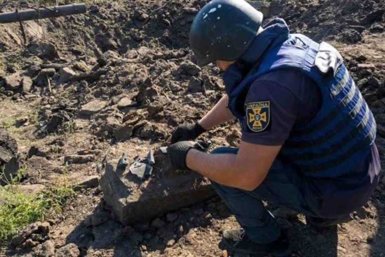 Μόσχα: Η έκρηξη σε ρωσική αεροπορική βάση στην Κριμαία προήλθε από πυροδότηση πυρομαχικών και όχι από επίθεση