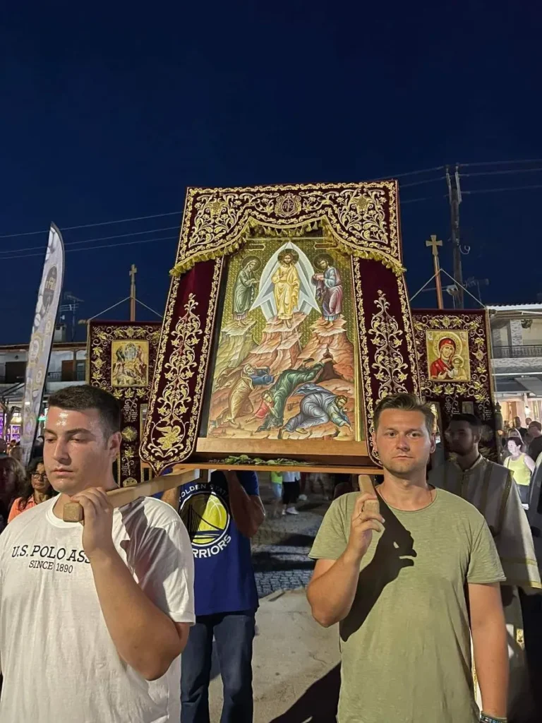Παραλία Οφρυνίου: Με λαμπρότητα η περιφορά της εικόνας της Μεταμόρφωσης του Σωτήρος- ΦΩΤΟ