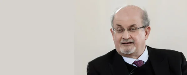 Σαλμάν Ρούσντι: Ο συγγραφέας που έγινε άθελά του σύμβολο της ελευθερίας της έκφρασης