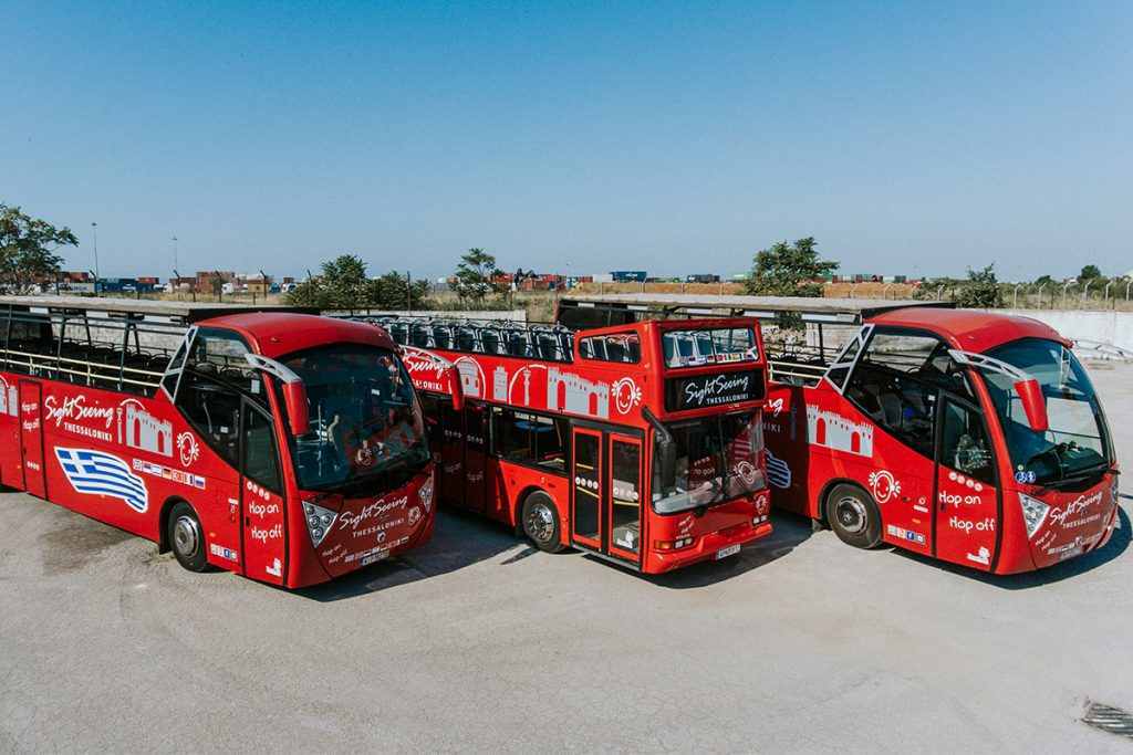 Θεσσαλονίκη: 250 χιλ. τουρίστες ανέβηκαν στα κόκκινα λεωφορεία για να γνωρίσουν την πόλη και τα μνημεία της