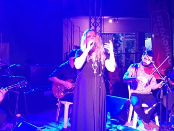 Άνω Μητρούσι Σερρών: “Mάγεψε" η Ελένη Τσαλιγοπούλου με την ερμηνεία της στις αυγουστιάτικες εκδηλώσεις