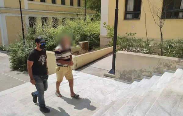 Αλεποχώρι- Ποινική δίωξη για απόπειρα ανθρωποκτονίας κατά συρροή σε βάρος του 70χρονου που πυροβόλησε ανήλικα στην αυλή του