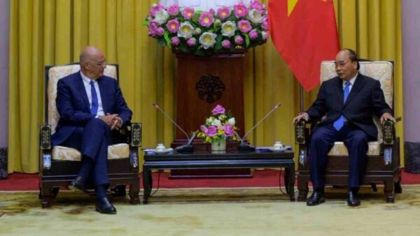 Επίσκεψη Δένδια στο Βιετνάμ