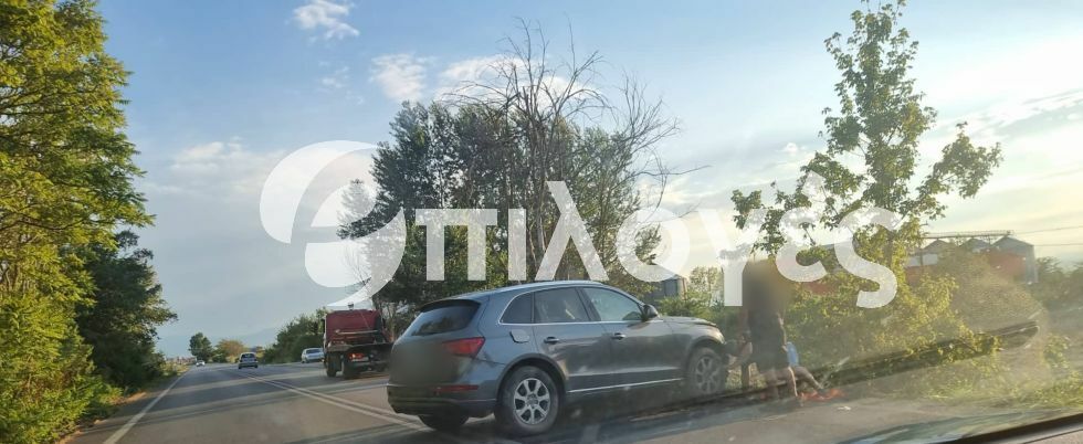 Σέρρες-Τώρα: Αυτοκίνητο κάθετα στον δρόμο  Σερρών Νιγρίτας- φωτο