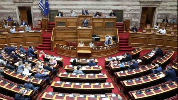 «Παγώνουν» για 12 μήνες τα επιτόκια των οφειλών σε ρύθμιση προς ασφαλιστικά ταμεία