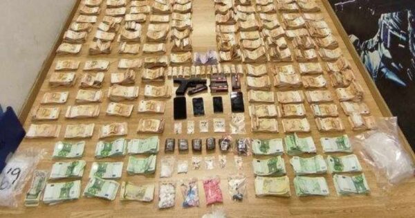 Πρώην παίκτης ριάλιτι ο άντρας που εισέβαλε στο Εφετείο με το αυτοκίνητο- Είχε πάνω από 1,5 εκατ. ευρώ και ναρκωτικά