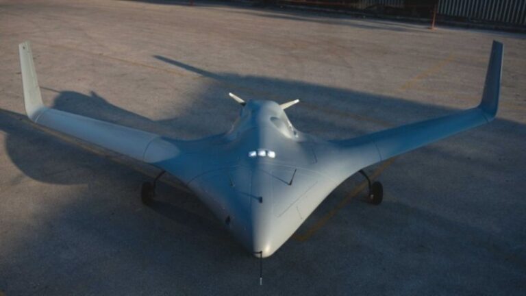 Ομοίωμα του πρώτου ελληνικού drone «Αρχύτας» στο περίπτερο της ΕΑΒ στη ΔΕΘ