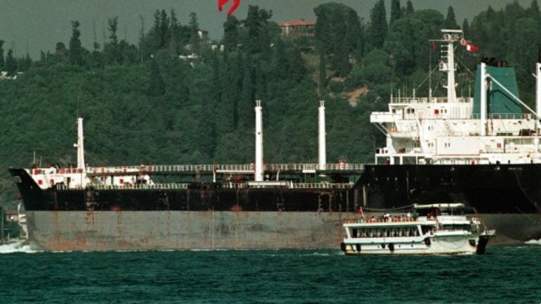Τουρκία: Έκλεισαν τα στενά του Βοσπόρου λόγω προσάραξης φορτηγού πλοίου