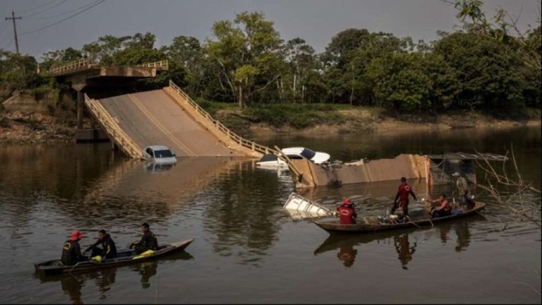 Τουλάχιστον τρεις νεκροί από κατάρρευση γέφυρας στη Βραζιλία
