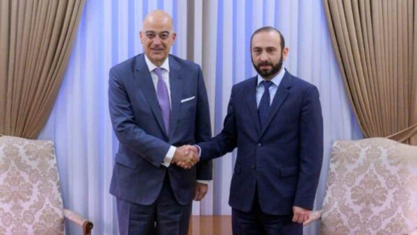 Δένδιας στο Ερεβάν