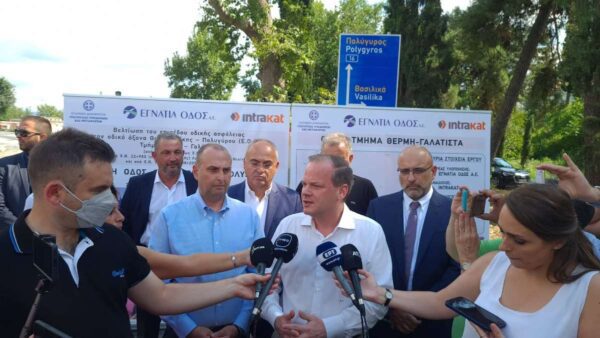 O υπουργός Υποδομών Κώστας Καραμανλής στον οδικό άξονα «Θέρμη – Γαλάτιστα»- Παράδοση του έργου- φωτο