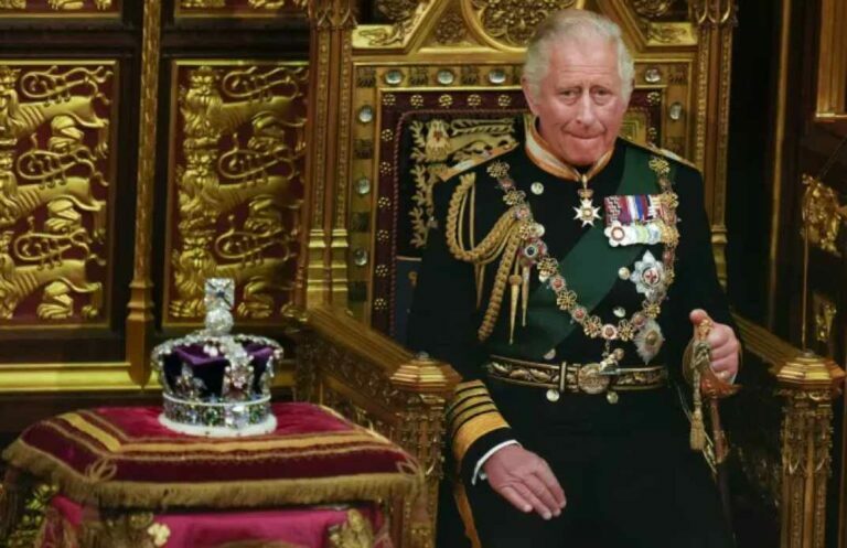 Βασιλιάς Κάρολος: Όλα όσα θα γίνουν στη στέψη του – Τι θα γίνει με πρίγκιπα Χάρι και Μέγκαν Μαρκλ