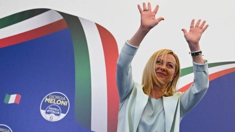 Νίκη της ακροδεξιάς στην Ιταλία: Η Μελόνι υπόσχεται να κυβερνήσει “για όλους τους Ιταλούς”