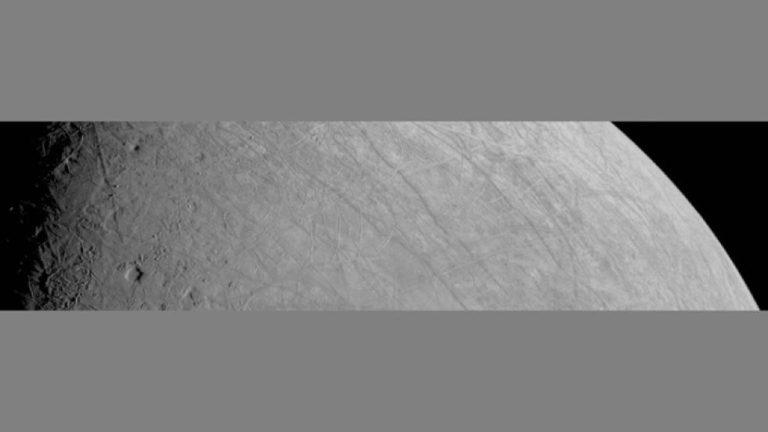 NASA: Το Juno έκανε το κοντινότερο πέρασμα σκάφους από τον δορυφόρο Ευρώπη του Δία - Εντυπωσιακές φωτογραφίες