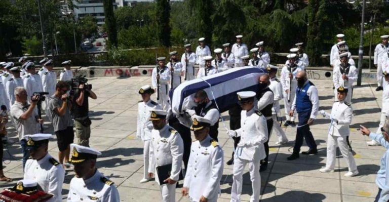 Πολεμικό Ναυτικό: Αυτή τη στιγμή γίνεται η κηδεία της 19χρονης ναυτικής δοκίμου