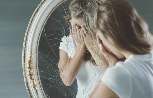Ψυχολογία- Πώς η χαμηλή αυτοεκτίμηση επηρεάζει τη συμπεριφορά σας