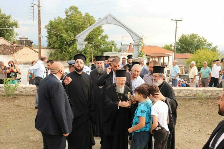 Σέρρες: Ο Οικουμενικός Πατριάρχης στην Μητρόπολη Σιδηροκάστρου - Θερμή υποδοχή από τους κατοίκους- video