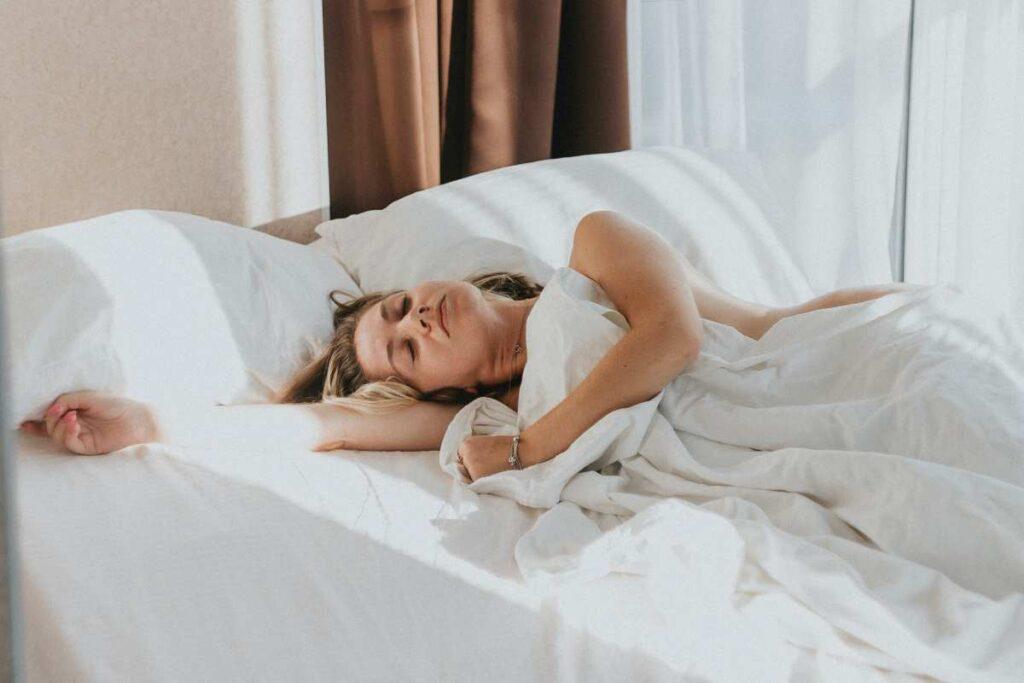 Τι είναι το σύνδρομο ανήσυχων ποδιών και πώς συνδέεται με τον ύπνο μας
