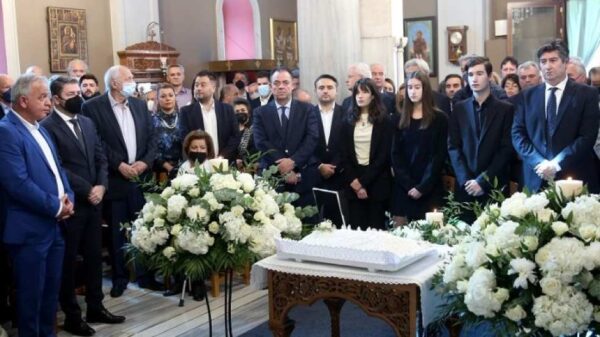 Ήταν όλοι εκεί -Συγκίνηση στο ετήσιο μνημόσυνο της Φώφης Γεννηματά