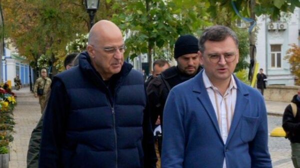 Σε καταφύγιο στο Κίεβο ο Ν. Δένδιας: Ήχησαν σειρήνες ενώ βρισκόταν στο ουκρανικό ΥΠΕΞ