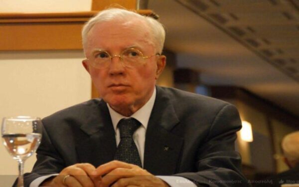 Δίκη Χρυσής Αυγής: "Είμαστε εθνικιστές και χαιρετάμε έτσι" - Και τρίτος ναζιστικός χαιρετισμός από τον Κωνσταντίνο Πλεύρη