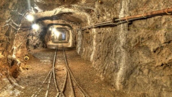 Άμφισσα: Ένας νεκρός και δύο εγκλωβισμένοι σε στοά μεταλλείου Βωξίτη από αποκόλληση βράχου