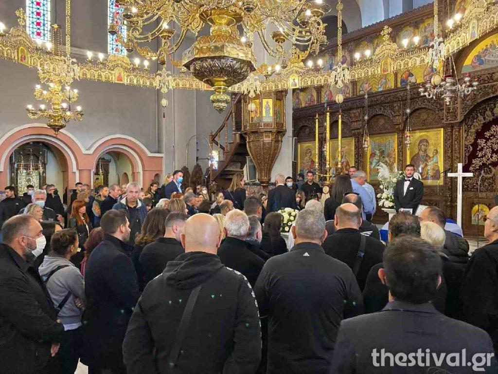 Θεσσαλονίκη: Ραγίζουν καρδιές στην κηδεία του Αλέξανδρου Νικολαΐδη – video 