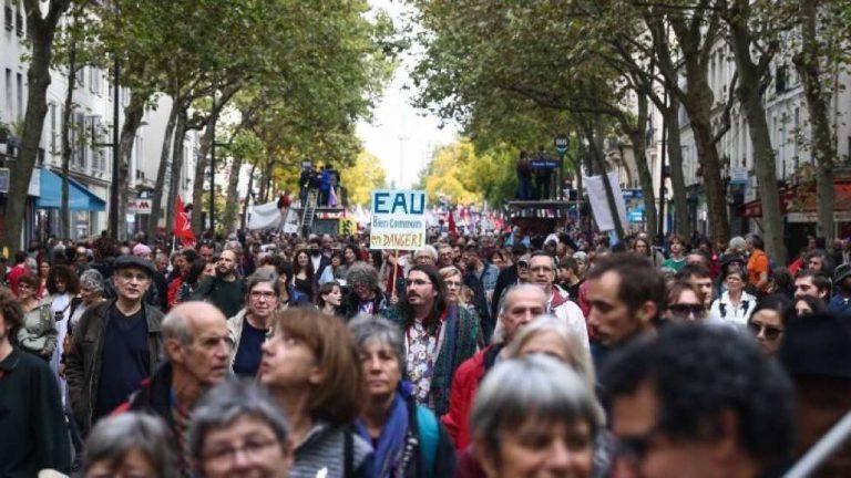 Διαδήλωση στο Παρίσι "κατά της ακρίβειας" με φόντο την έλλειψη καυσίμων