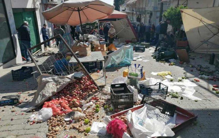 Τραγωδία σε λαϊκή αγορά: Παραγωγός παρέσυρε και σκότωσε τη γυναίκα του