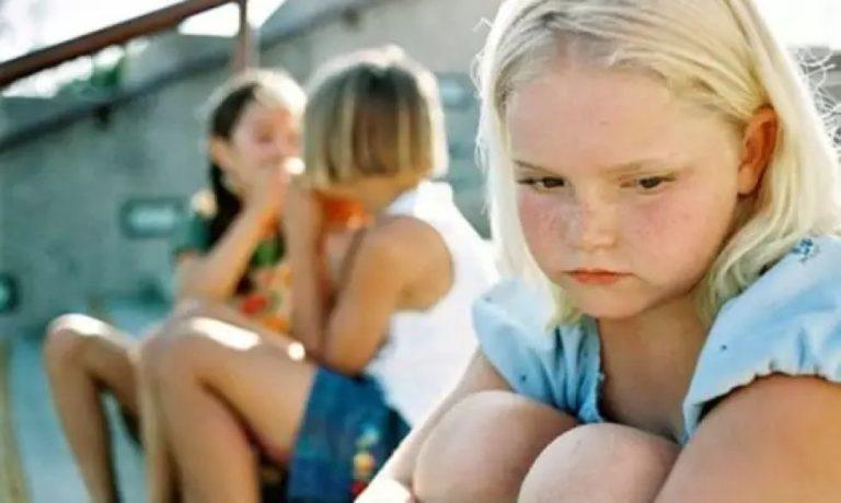 Αυστηροί γονείς: Μπορούν να οδηγήσουν το παιδί στην κατάθλιψη – Τι έδειξε έρευνα