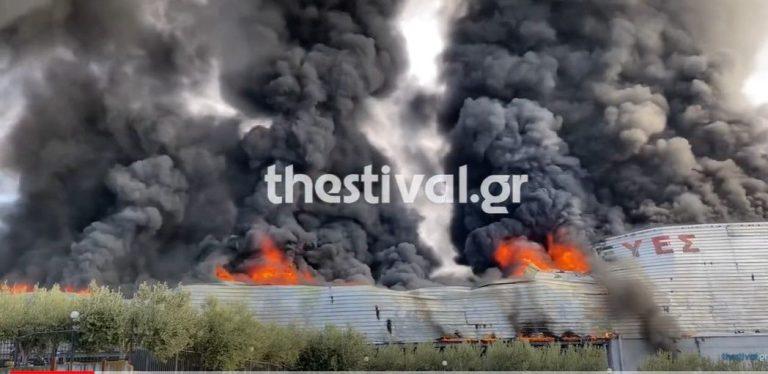 Θεσσαλονίκη: Καίγεται ολοσχερώς επιχείρηση με ηλεκτρικές συσκευές- video