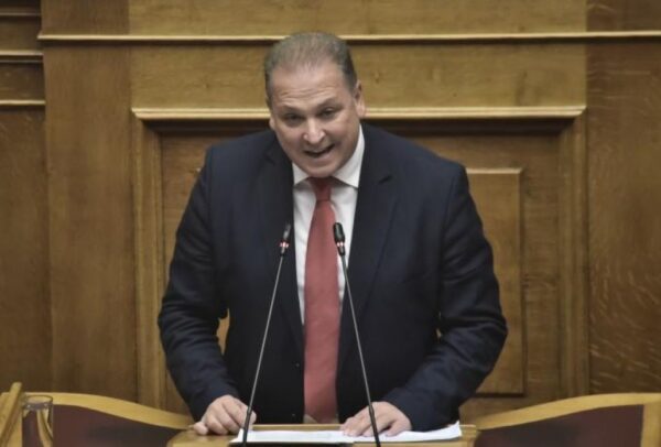 Λευτέρης Αβραμάκης: «Συζητά η κυβέρνηση την παραχώρηση αντιαεροπορικών συστημάτων στην Ουκρανία;»
