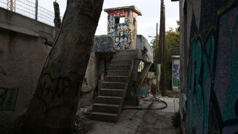 Ο χώρος των βασανιστηρίων του ΕΑΤ-ΕΣΑ στον Πειραιά- «Φίλος ή σακάτης βγαίνει όποιος έρχεται εδώ μέσα»