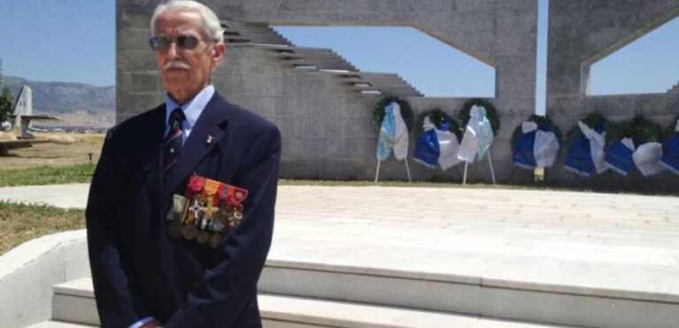 «Έφυγε» στα 102 του ο Κωνσταντίνος Χατζηλάκος, ο θρυλικός πιλότος του Β’ Παγκοσμίου Πολέμου