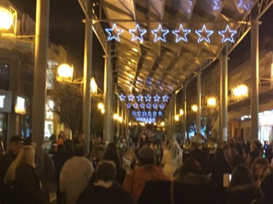 Θεσσαλονίκη: Έρχεται Λευκή Νύχτα με ανοιχτά καταστήματα – Δωρεάν κάστανα, σοκολάτα & μαλλί της γριάς