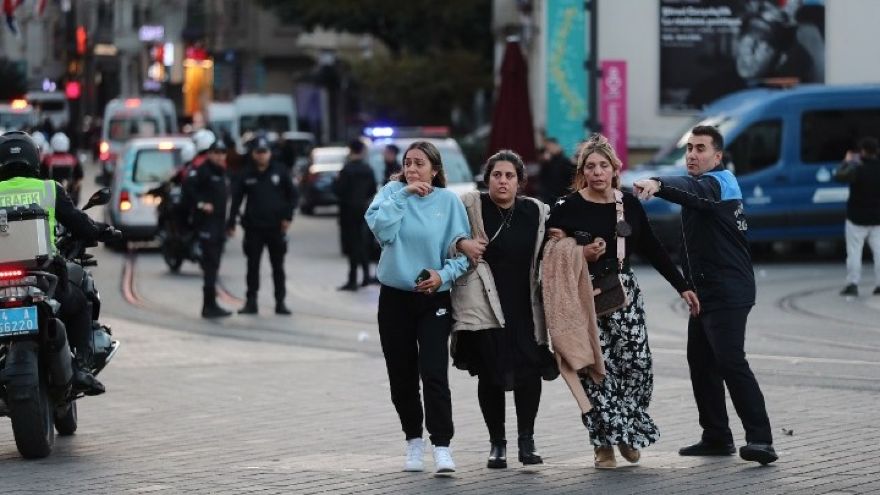 Κωνσταντινούπολη: Μια γυναίκα "βομβιστής καμικάζι" πίσω από την επίθεση  - Έξι νεκροί, στους 81 οι τραυματίες