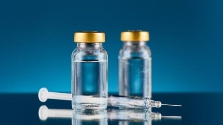 Τα επικαιροποιημένα διδύναμα εμβόλια Covid-19 παρέχουν σημαντική επιπρόσθετη προστασία