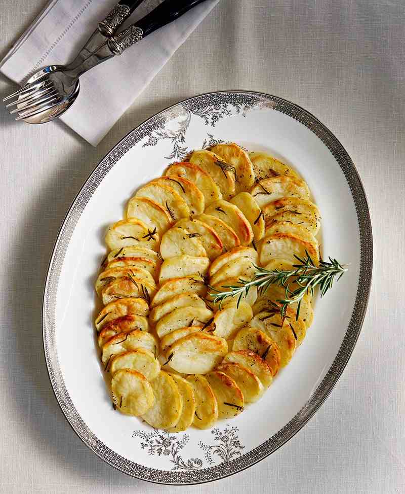 Πατάτες φούρνου: 8 συνταγές για το γιορτινό τραπέζι 