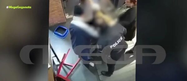 Βίντεο ντοκουμέντο: Κόντεψε να πνιγεί τρώγοντας σουβλάκι – Πώς σώθηκε