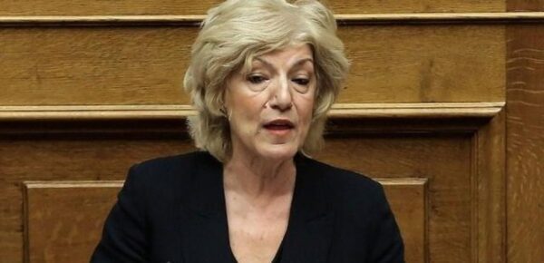 Σία Αναγνωστοπούλου: Ένα προσβλητικό προεδρικό διάταγμα για τους ανθρώπους της τέχνης