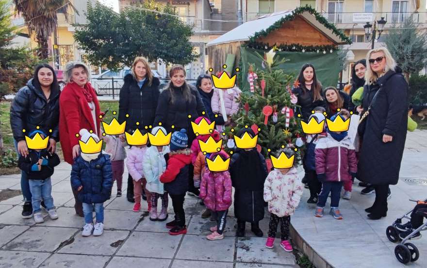 Δήμος Σιντικής: Παιδιά των νηπιαγωγείων και των παιδικών σταθμών στόλισαν τα έλατα στην κεντρική πλατεία Σιδηροκάστρου