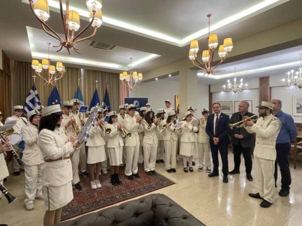 Έψαλαν τα κάλαντα στον Δήμαρχο Σερρών οι μαθητές του Κ.Δ.ΑΠ. ΜΕΑ «Συνύπαρξη» και η Φιλαρμονική του Δήμου Σερρών
