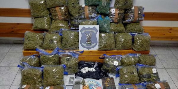 Θεσσαλονίκη: Συνελήφθη 37χρονη με 37 κιλά κάνναβης και 240 γραμμάρια κοκαΐνης