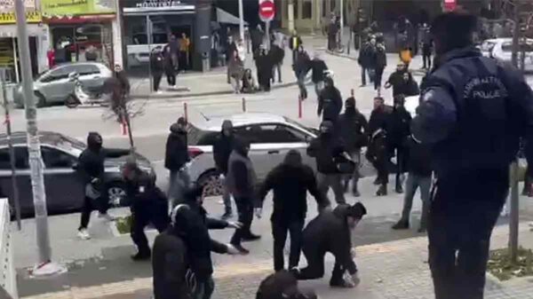 Επεισόδια έξω από το δικαστήριο