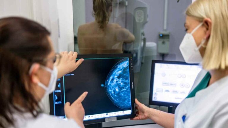 Πλεύρης: 4.700 γυναίκες ανακάλυψαν καρκίνο σε πρώιμο στάδιο με το πρόγραμμα «Φώφη Γεννηματά»