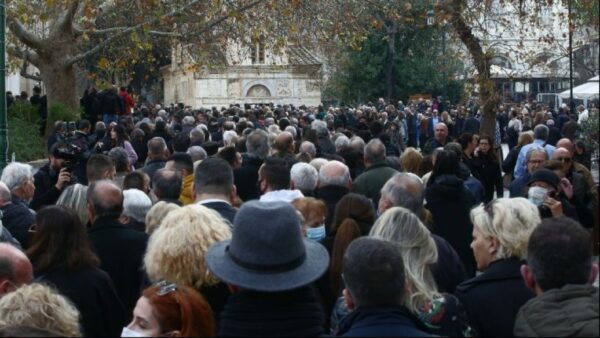 Κηδεία τέως βασιλιά: Στη Μητρόπολη μεταβαίνει η οικογένειά του