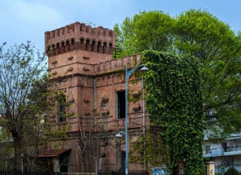 Θεσσαλονίκη: Κόκκινος πύργος- Η ιστορία και οι περιπέτειές του