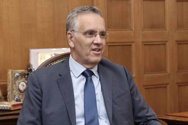 Γνωμοδότηση Ντογιάκου: Δεν έχει αρμοδιότητα η ΑΔΑΕ να ενημερώνει τους πολίτες για τις παρακολουθήσεις