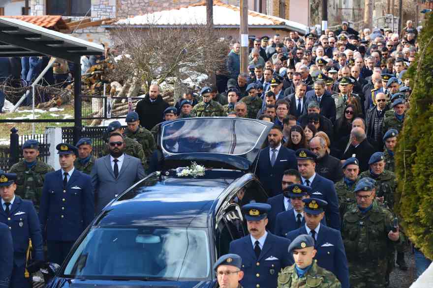 Δράμα: Συγκίνηση και πόνος στην κηδεία του κυβερνήτη του μοιραίου Phantom Ευ. Τσιτλακίδη