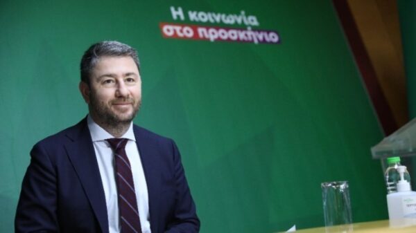 Στην κοινωνική κουζίνα «Ο Άλλος Άνθρωπος» ο Νίκος Ανδρουλάκης